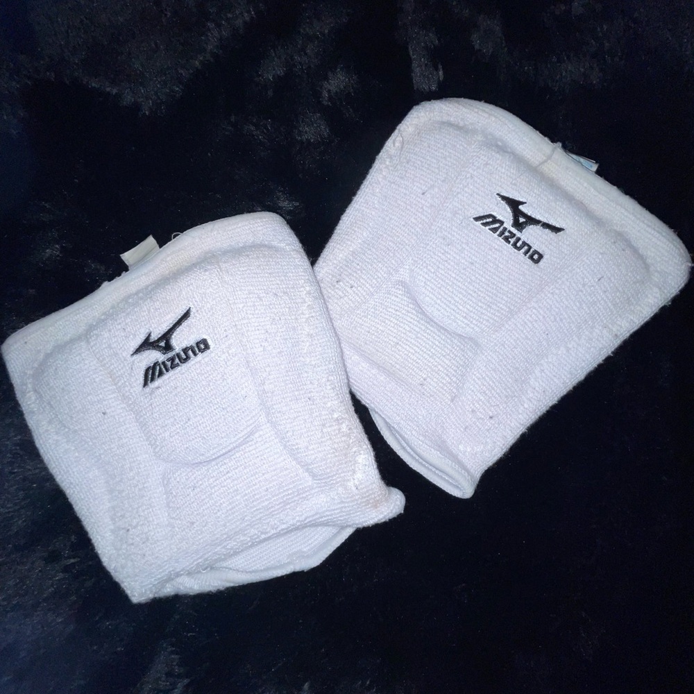 Mizuno Classic White Sports Gear